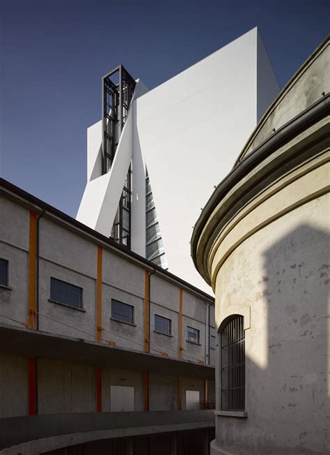 Torre Fondazione Prada: un viaggio nell'Arte lungo 9 